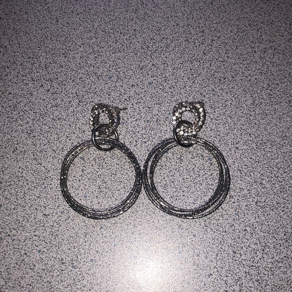 Clear crystal dangling earrings - Picture 1 of 2